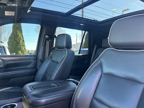 Used 2021 Chevrolet Tahoe Premier w/ Premium Package image 21