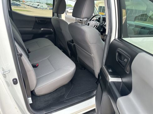 Used 2022 Toyota Tacoma SR5 RWD image 16