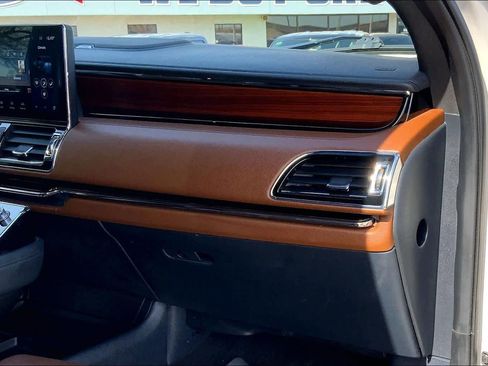 Certified 2022 Lincoln Navigator L Reserve image 19