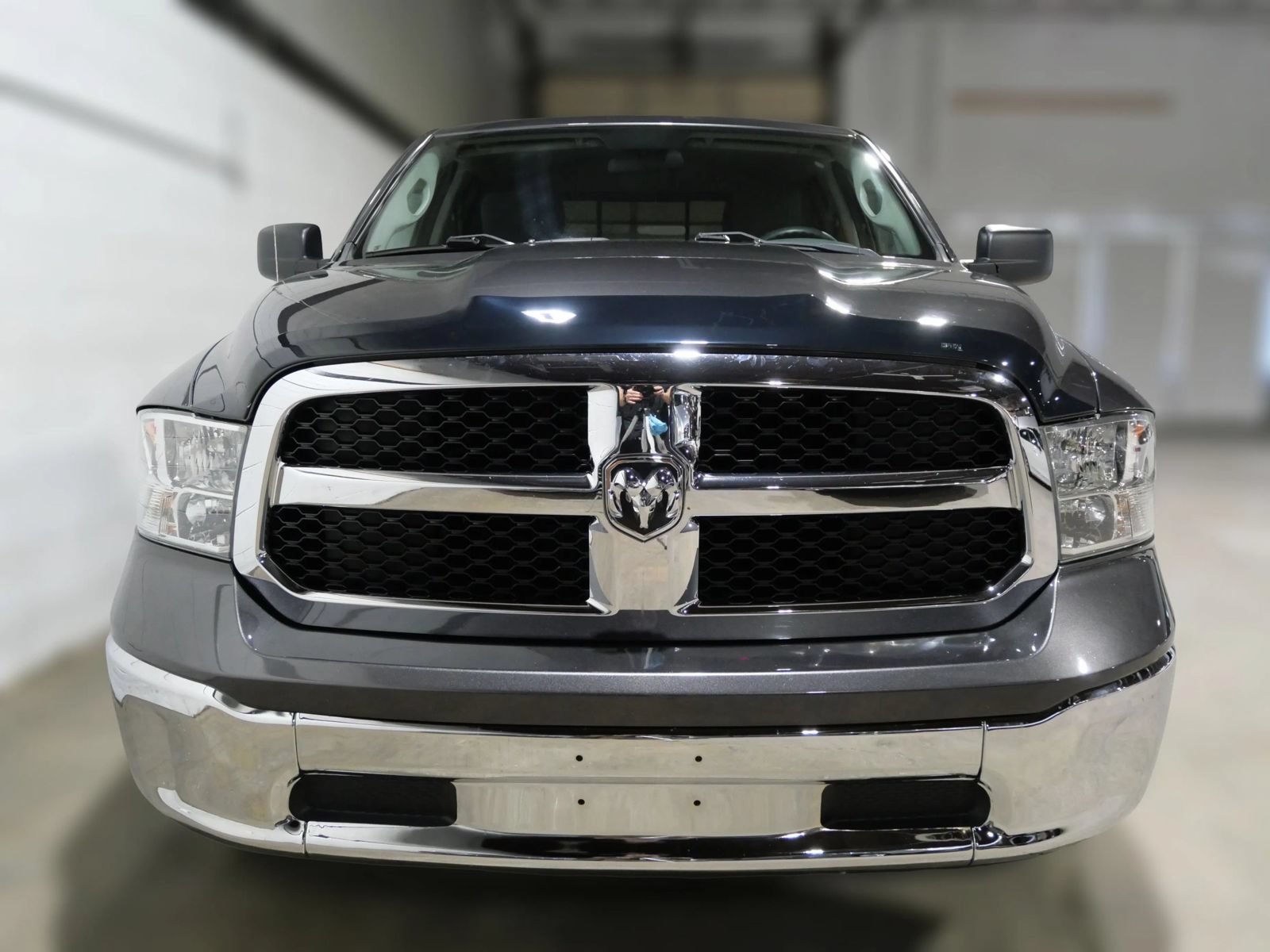 Used 2018 RAM 1500 Classic SLT AWD/4WD image 2