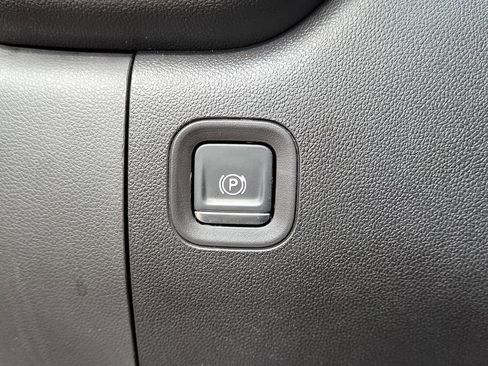 Used 2021 Chevrolet Silverado 1500 Custom image 15