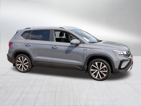 Used 2023 Volkswagen Taos SE AWD/4WD image 8