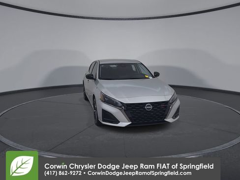 Used 2024 Nissan Altima 2.5 SR image 4