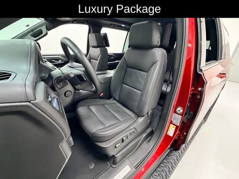 Used 2024 Chevrolet Suburban Z71 w/ Off-Road Capability Package image 9