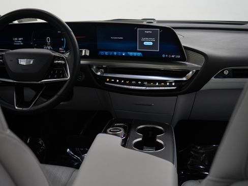 Used 2024 Cadillac Lyriq Sport image 14