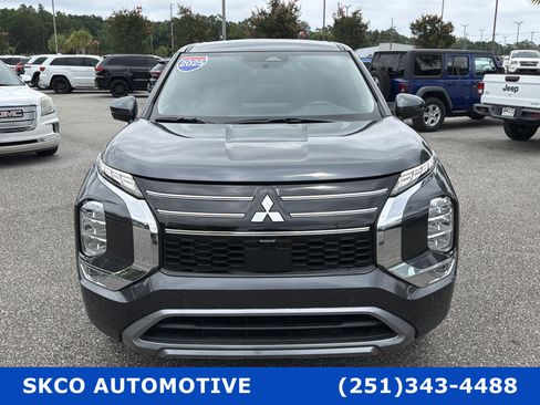 Used 2025 Mitsubishi Outlander SE FWD image 8