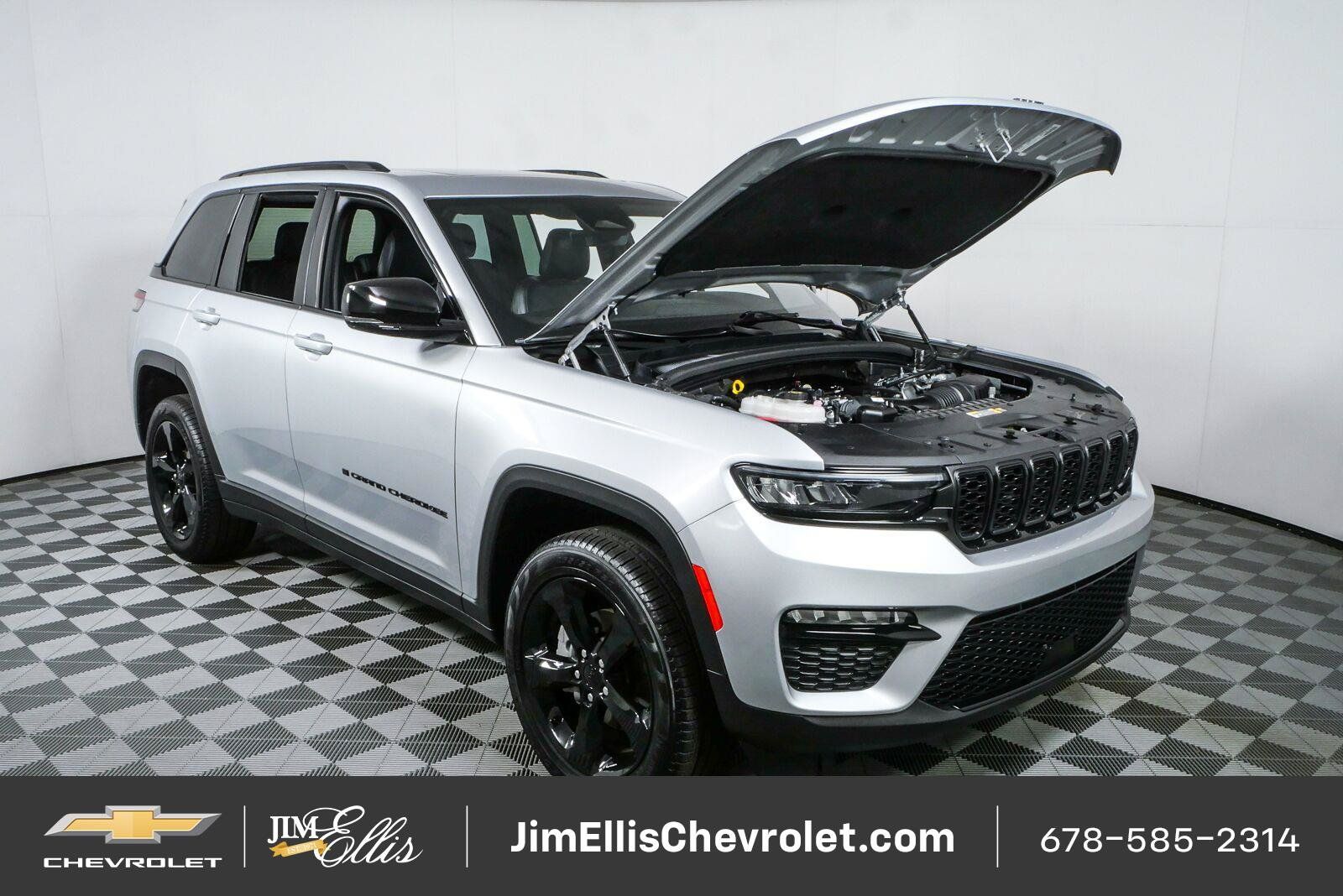 Used 2025 Jeep Grand Cherokee Limited w/ Black Appearance Package RWD image 35