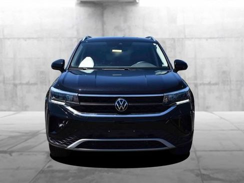 Certified 2024 Volkswagen Taos SE AWD/4WD image 4