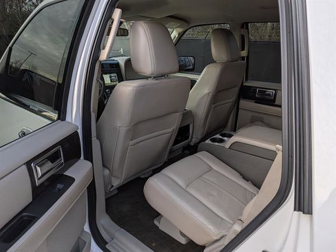 Used 2016 Lincoln Navigator Select image 23