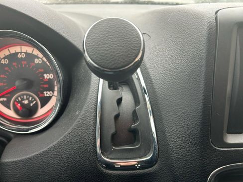 Used 2014 Dodge Grand Caravan SE image 23