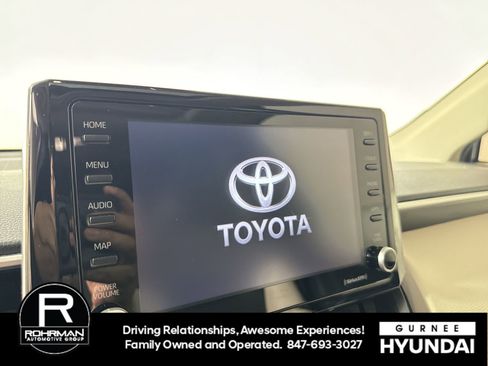 Used 2022 Toyota Corolla Cross XLE image 6