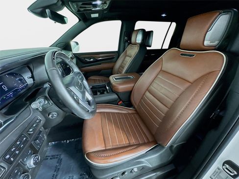 Used 2023 GMC Yukon XL Denali Ultimate w/ LPO, Floor Liner Package AWD/4WD image 11