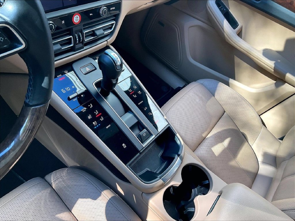 Certified 2022 Porsche Macan AWD/4WD image 20