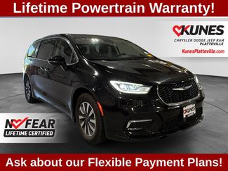 Used 2023 Chrysler Pacifica Touring-L FWD video 1