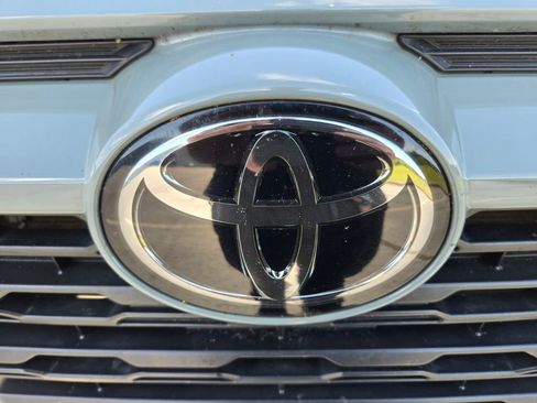 Used 2021 Toyota RAV4 XLE Premium FWD image 18