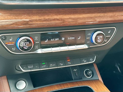 Used 2021 Audi Q5 e Prestige w/ Prestige Package image 16