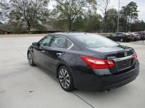 Used 2017 Nissan Altima 2.5 SV image 12