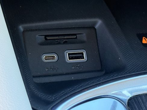 Used 2023 Buick Enclave Avenir image 21