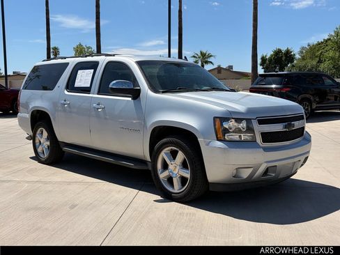 Used 2012 Chevrolet Suburban LT AWD/4WD image 7