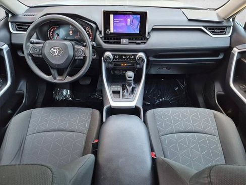 Used 2025 Toyota RAV4 XLE FWD image 16