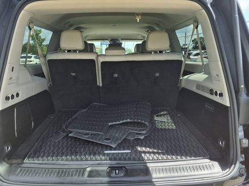 Used 2024 Jeep Wagoneer L Series II w/ Flexible Seating Group AWD/4WD image 12