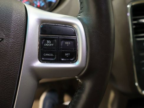 Used 2015 Chrysler Town & Country Touring w/ Driver Convenience Group FWD image 37