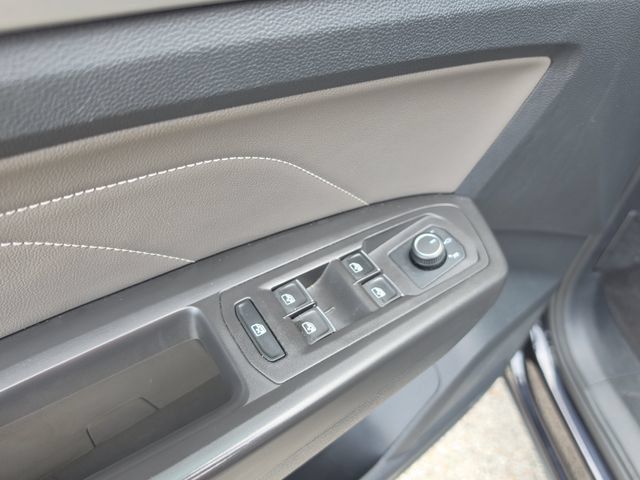 Used 2022 Volkswagen Atlas Cross Sport SE FWD image 19