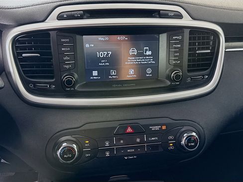 Used 2018 Kia Sorento FWD image 18