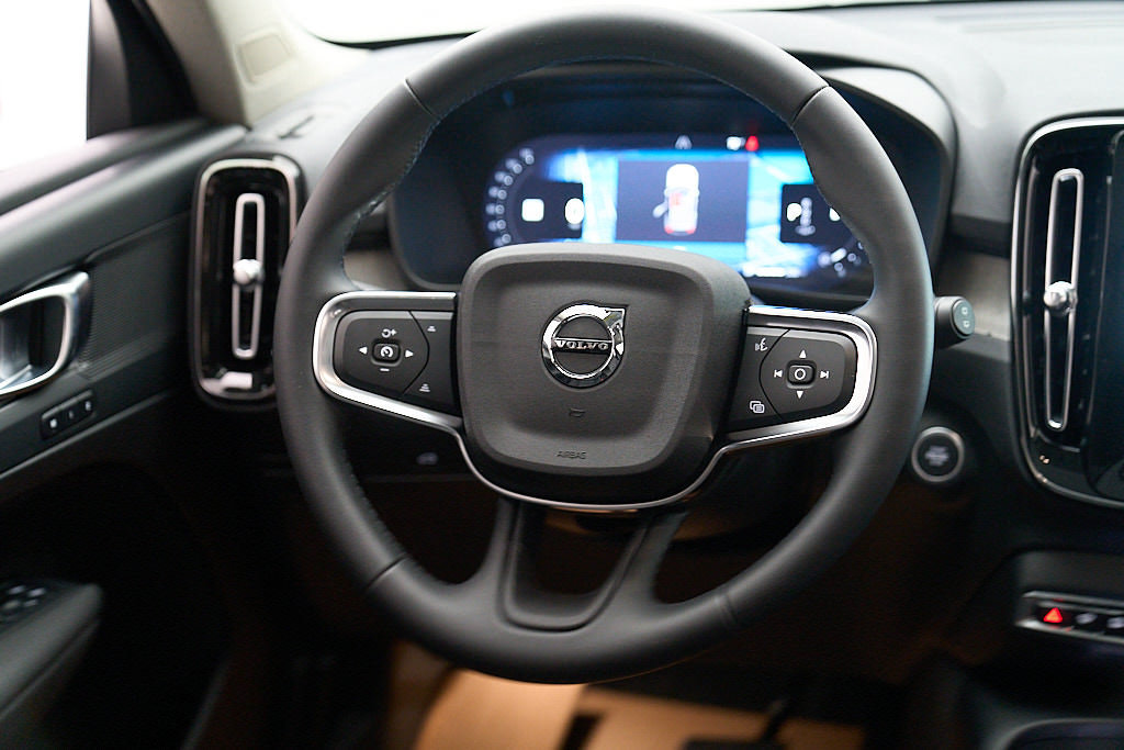 New 2026 Volvo XC40 B5 Plus w/ Climate Package AWD/4WD image 26