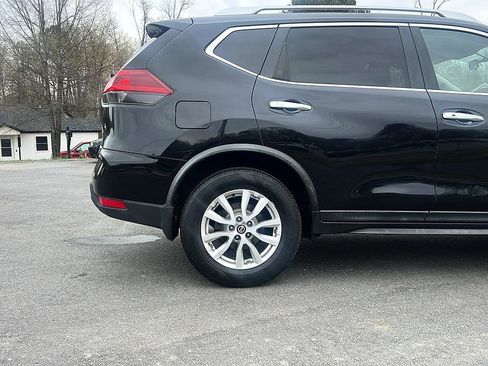 Used 2018 Nissan Rogue SV image 23