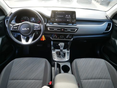 Used 2023 Kia Seltos LX AWD/4WD image 10