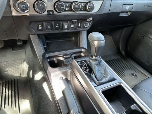 Used 2023 Toyota Tacoma Limited AWD/4WD image 23