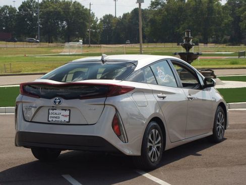 Used 2021 Toyota Prius Prime XLE image 21