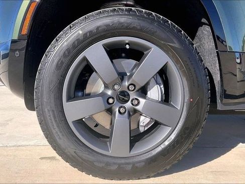 New 2026 Land Rover Defender 110 X-Dynamic SE image 15