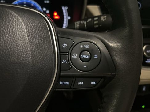 Used 2024 Toyota Corolla Cross XLE image 22