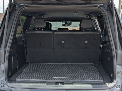 Used 2024 Jeep Wagoneer L Series II w/ Flexible Seating Group RWD image 28