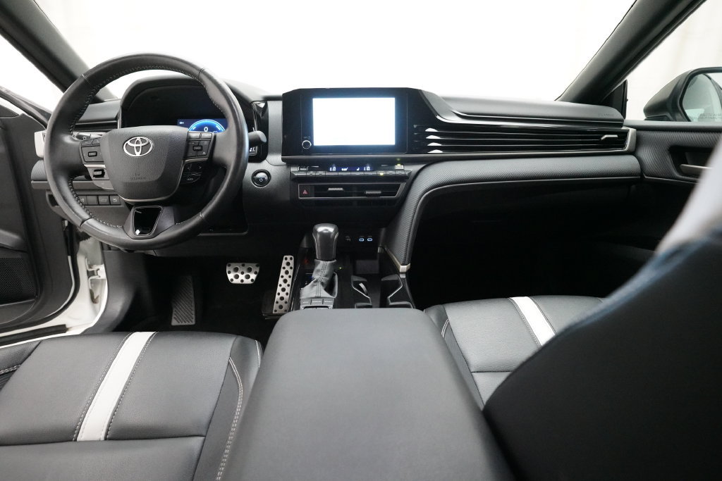 Used 2025 Toyota Camry SE FWD image 5