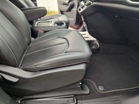 Used 2023 Chrysler Pacifica Touring-L w/ S Appearance Package FWD image 31