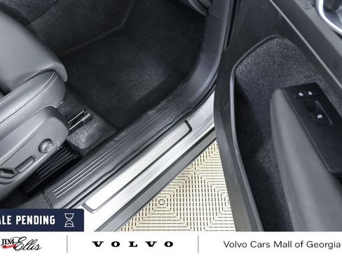 Certified 2025 Volvo XC40 B5 Plus AWD/4WD image 26