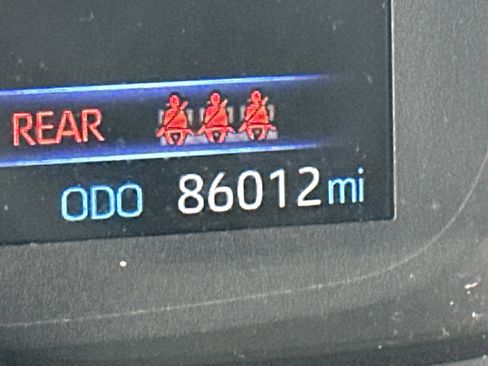 Used 2022 Toyota Corolla Cross LE image 27