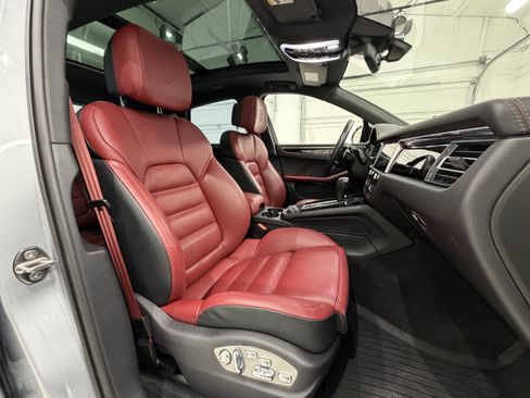 Certified 2024 Porsche Macan Turbo AWD/4WD image 23