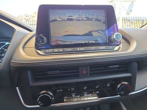 Used 2024 Nissan Rogue S FWD image 15