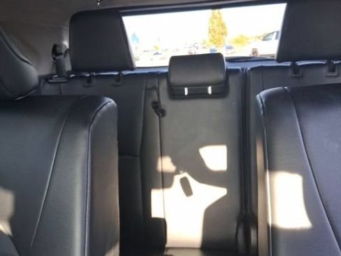 Used 2024 Toyota Highlander XLE AWD/4WD image 32