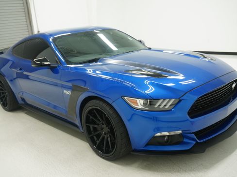 Used 2017 Ford Mustang GT Premium w/ Equipment Group 401A RWD image 3