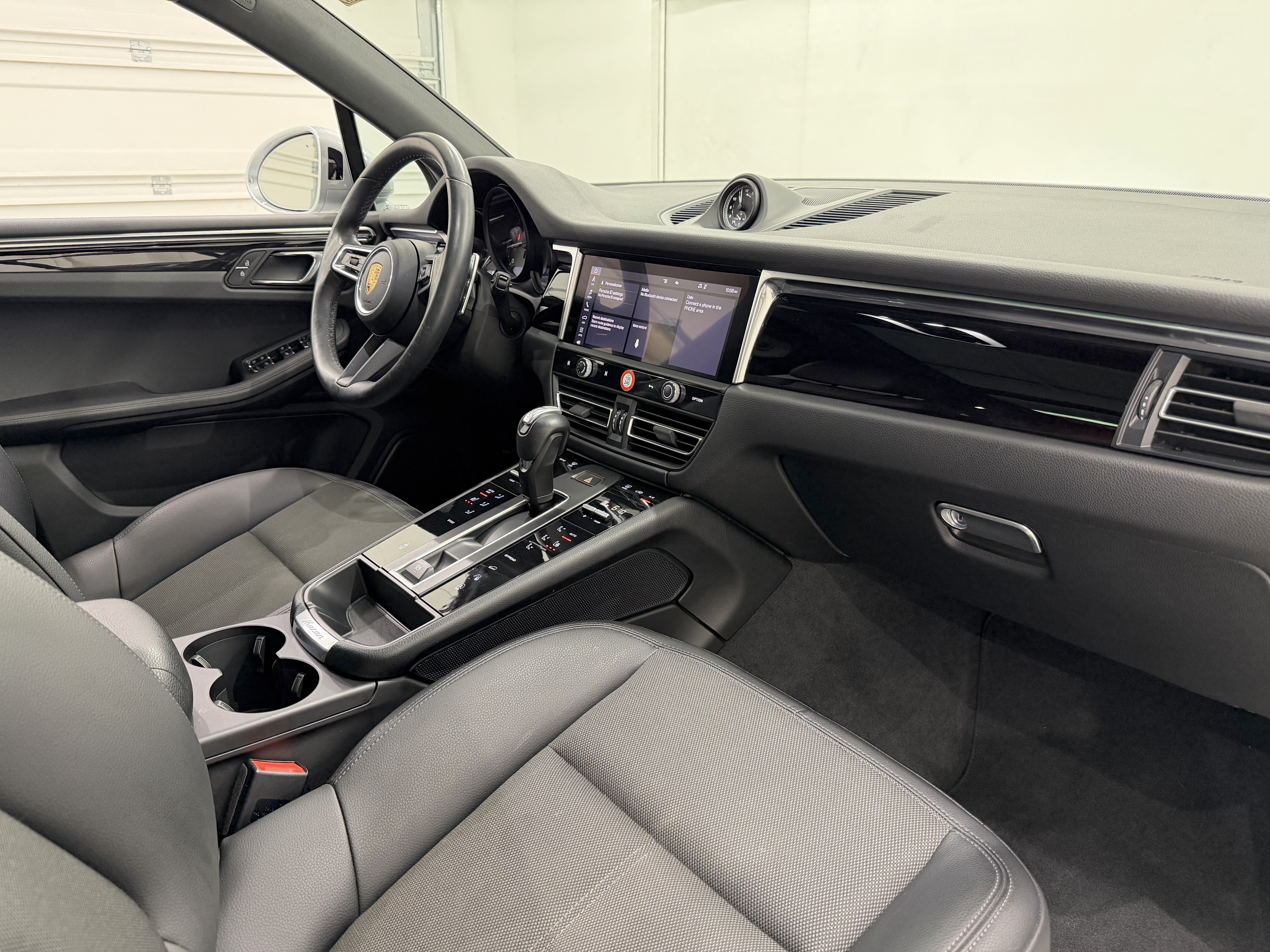 Used 2022 Porsche Macan AWD/4WD image 23
