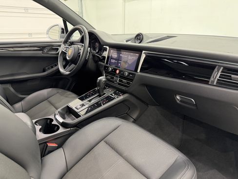 Certified 2022 Porsche Macan image 23