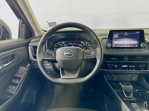 Used 2025 Nissan Rogue SV image 17