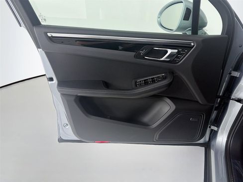 New 2026 Porsche Macan image 6