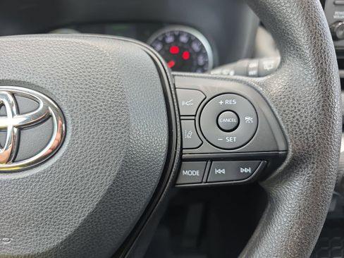 Used 2022 Toyota RAV4 XLE w/ Convenience Package FWD image 18