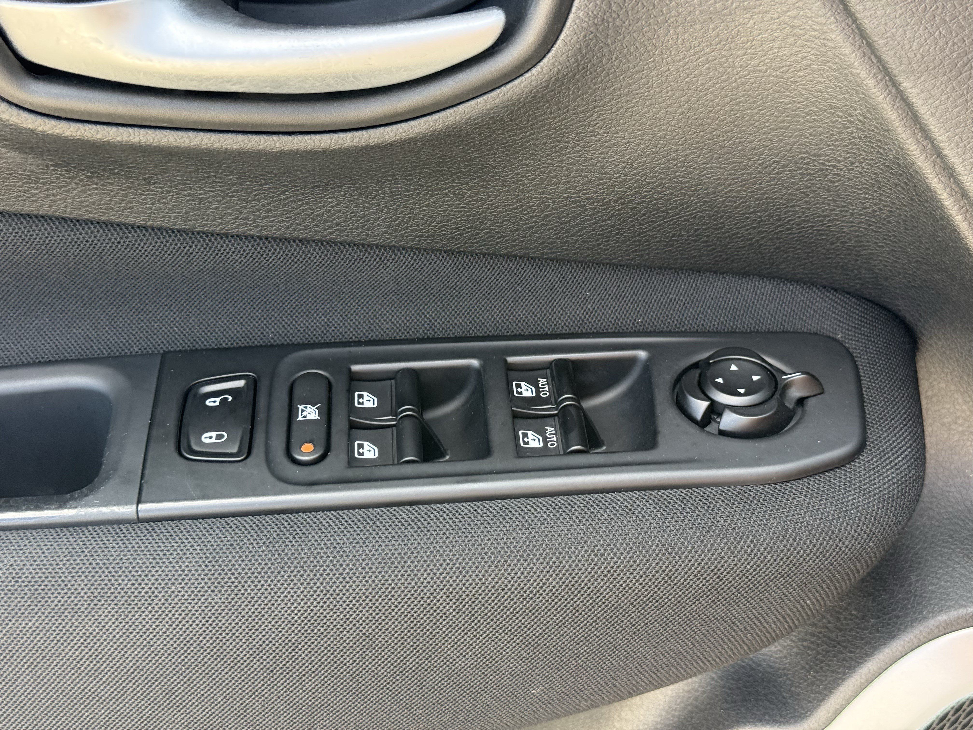 Used 2021 Jeep Renegade Latitude FWD image 26